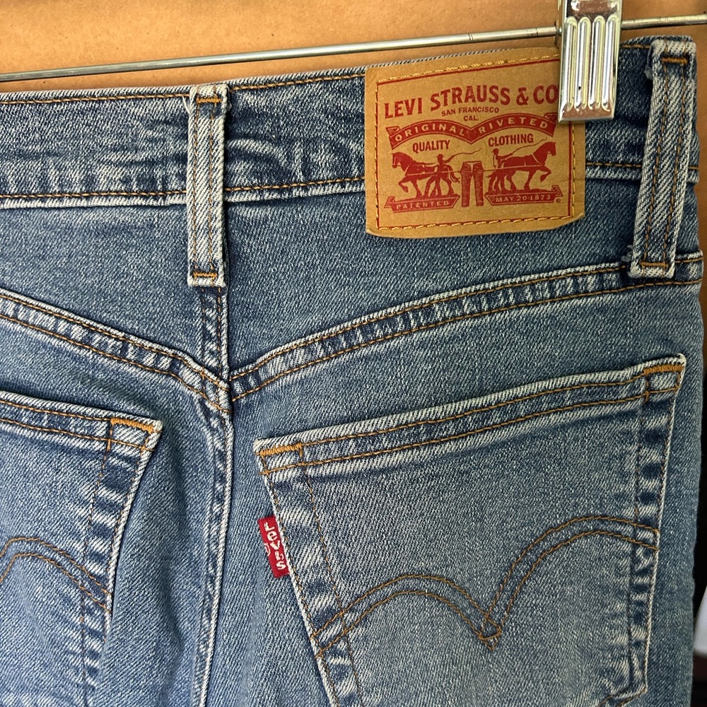 Levi's Classic Straight Leg Blue Jeans - Picture 2 of 5